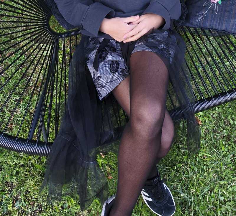 Dark - Csipkemintás sötétszürke nadrágszoknya fekete övvel - Image 6