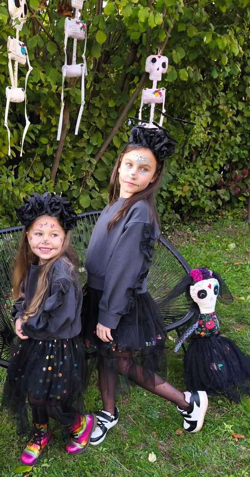 Dark - Fekete fodros tüllszoknya pompomokkal - Image 10