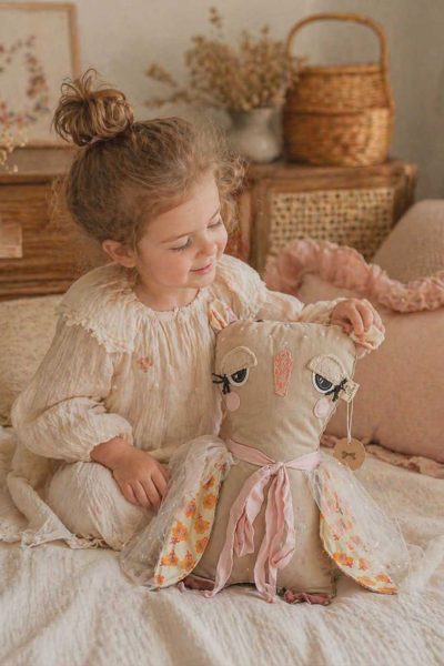 Kézműves textil bagoly 35–40 cm méretben. Puha, ölelhető, mosható kivitel, egyedi design.